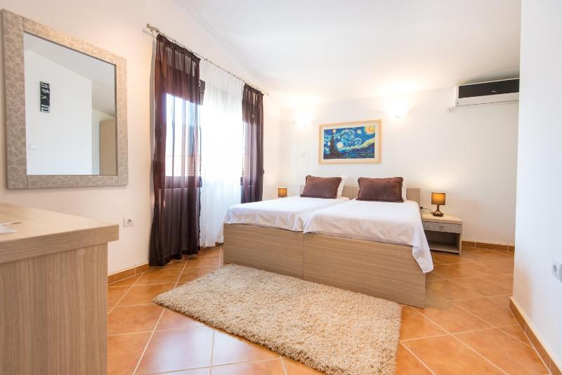 Double Room with Sea View image 4