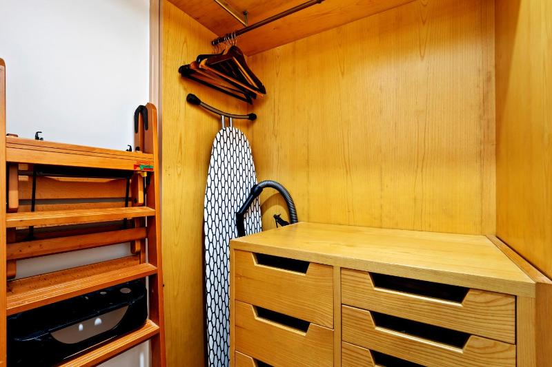 One-Bedroom Apartment image 4