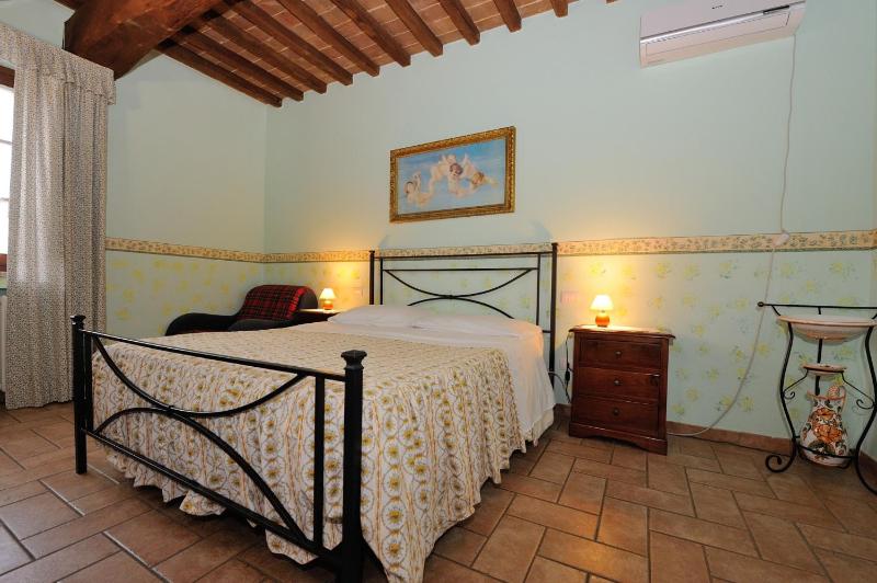 Double Room image 3