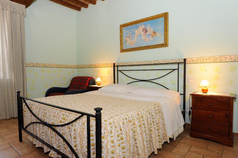 Double Room image 4