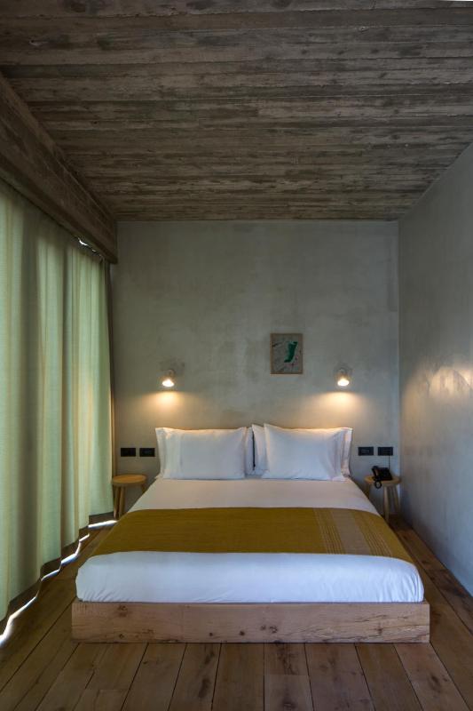 Double Room image 3