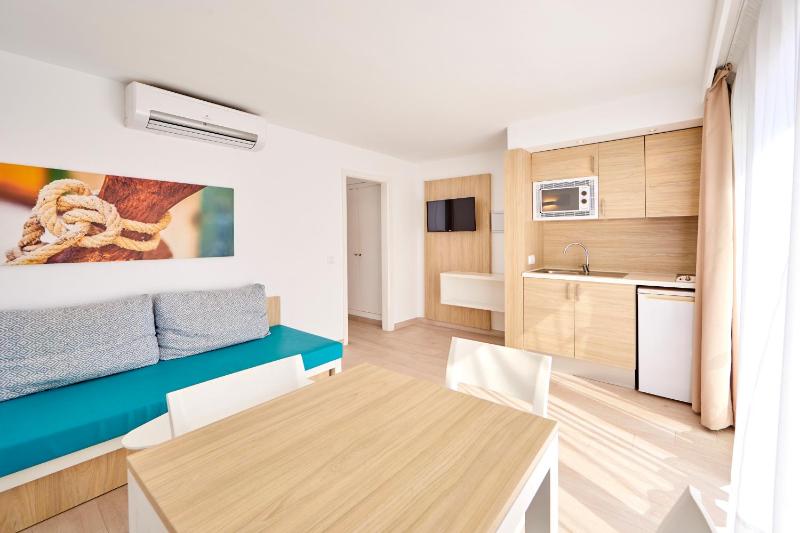 One-Bedroom Apartment with Balcony image 3