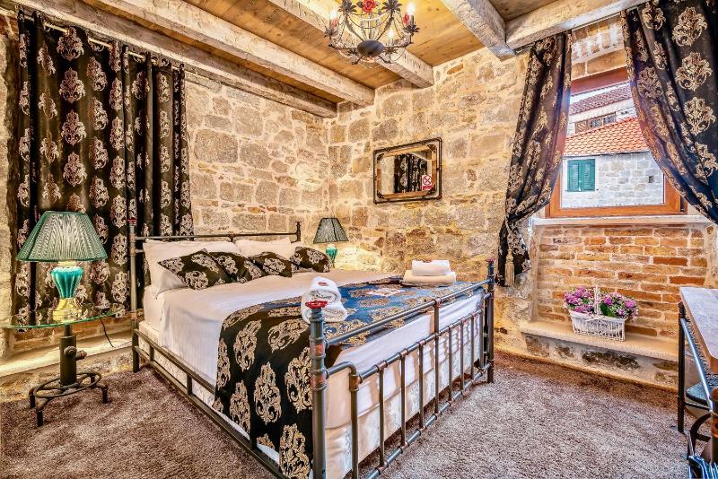 Standard Queen Room image 1
