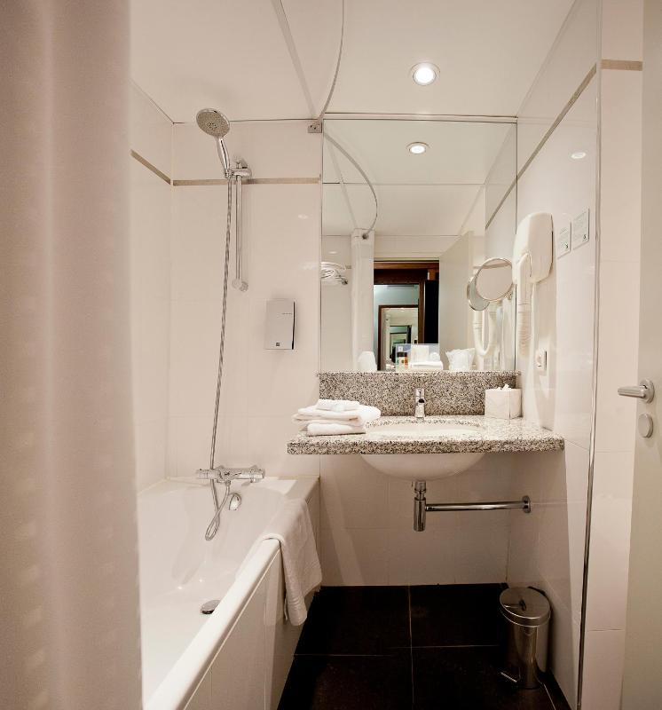 Standard King Room image 1