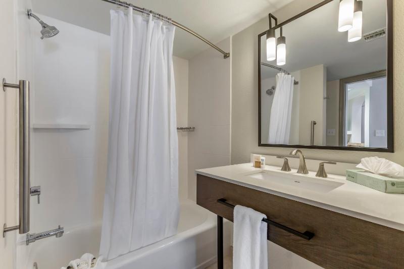 King Suite - Accessible image 2