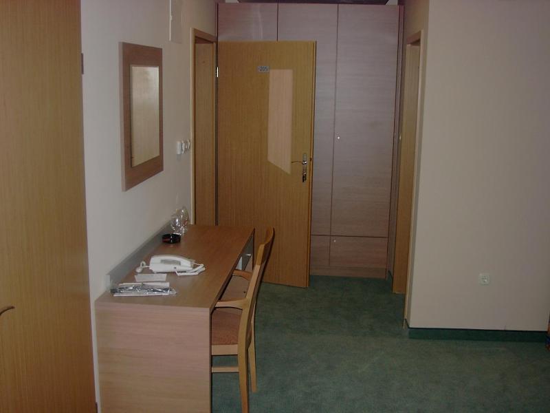Single Room image 4
