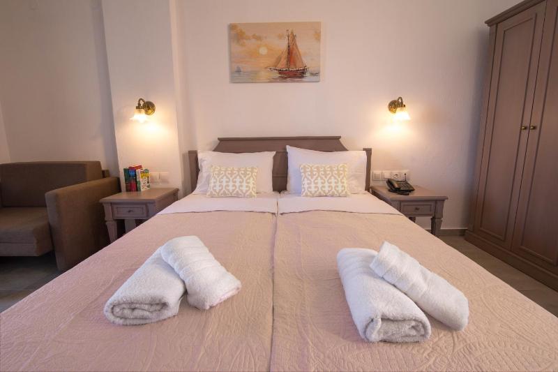 Double or Twin Room image 3