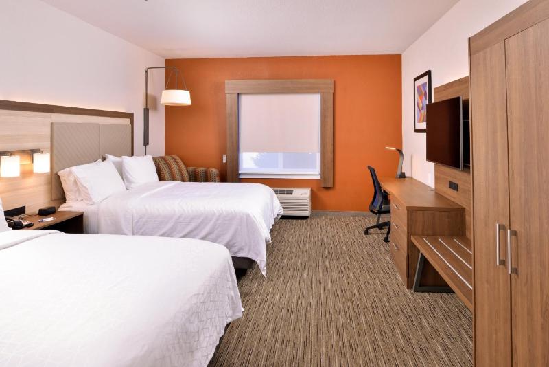 Standard Room with Two Queen Beds image 1
