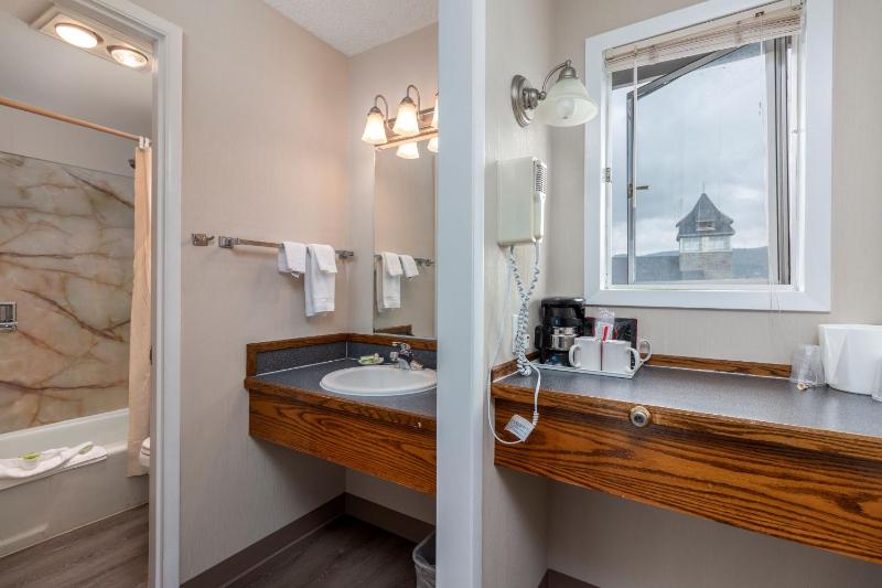 Two Queen Beds Value Room - Non View image 4