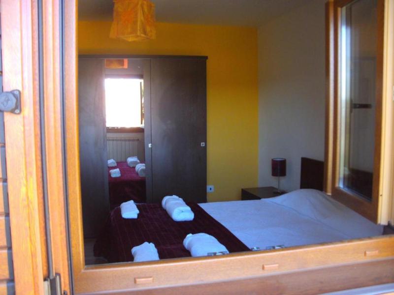 Six-Bedroom House image 4