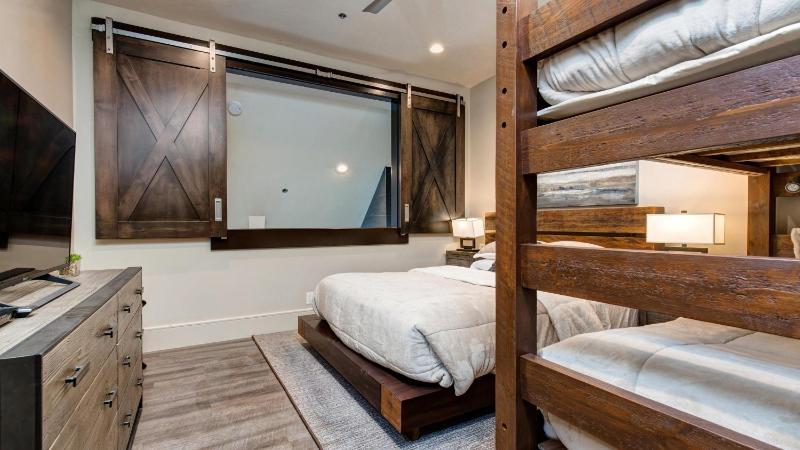 33 Ski Village Loft 3BR by SkyRun Park City - image 30