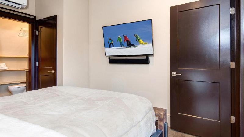 33 Ski Village Loft 3BR by SkyRun Park City - image 34