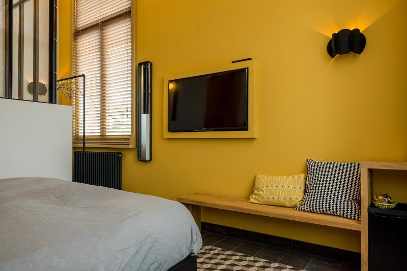 Double Room with Terrace image 2