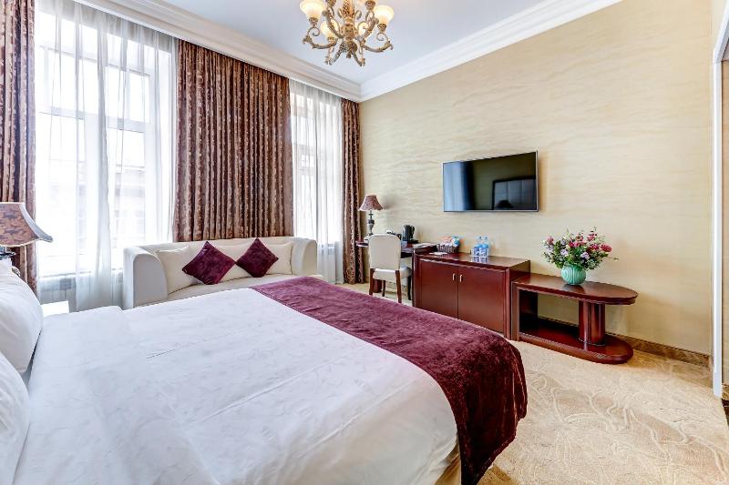 Deluxe Double Room with Jacuzzi  image 2