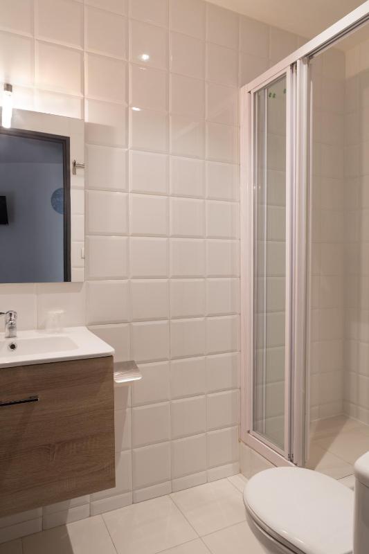 Twin Room image 4