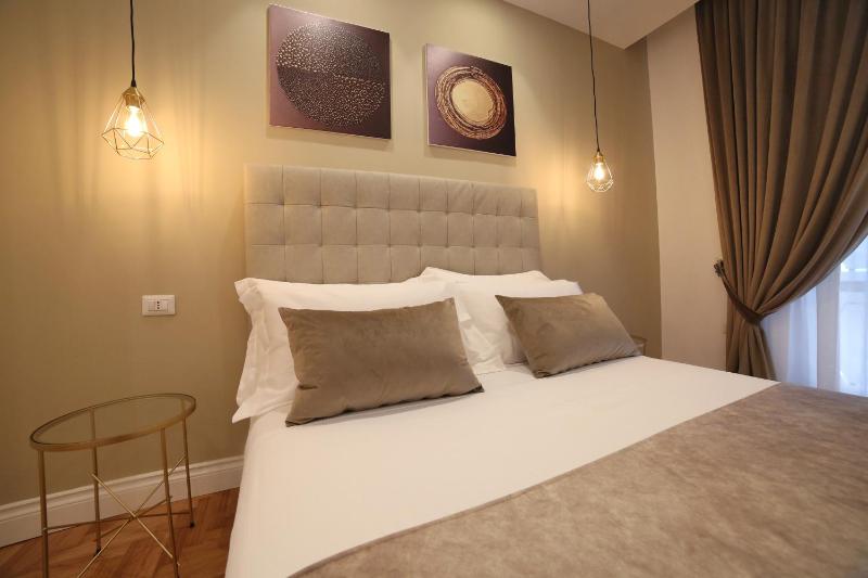 Deluxe Room image 3