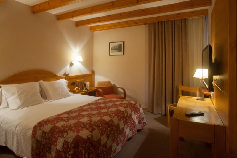 Double or Twin Room image 3