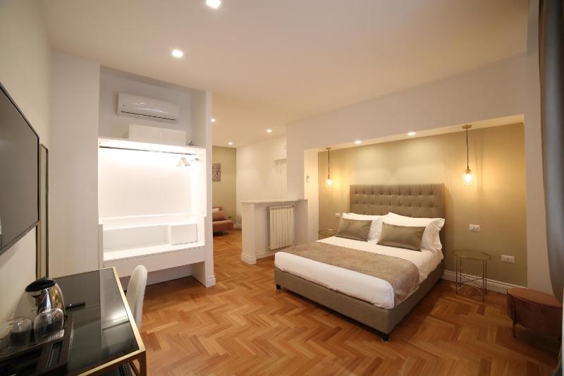 Superior Triple Room image 3