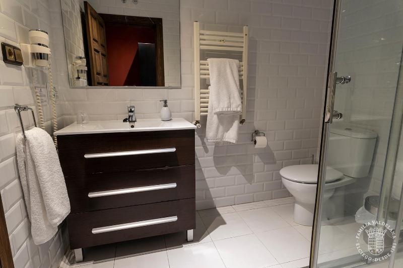 Superior Double Room with extra bed image 3