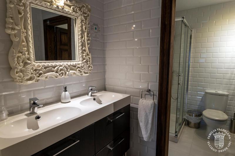 Superior Double Room image 4
