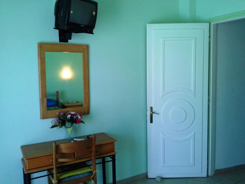 Studio (2 Adults) image 2