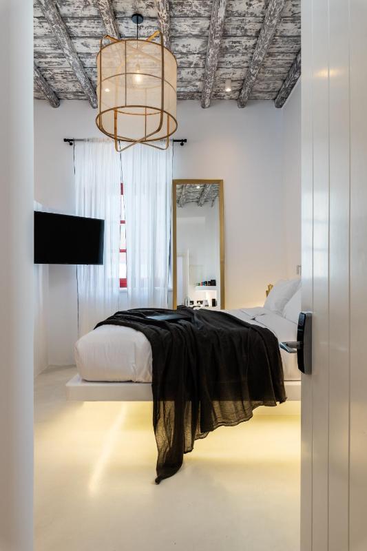 Superior Queen Room image 4