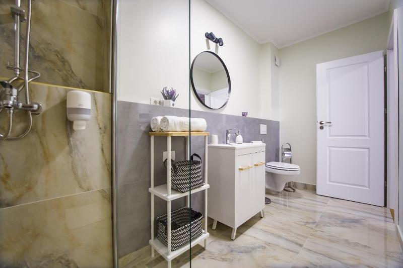 One-Bedroom Apartment image 2
