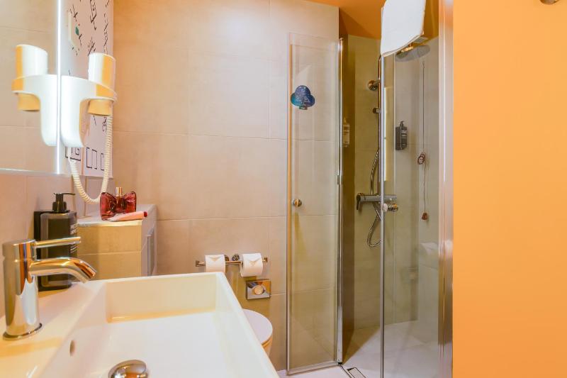 Superior Twin Room image 2