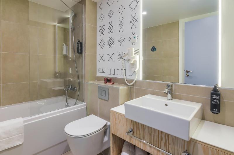 Standard Double Room image 4