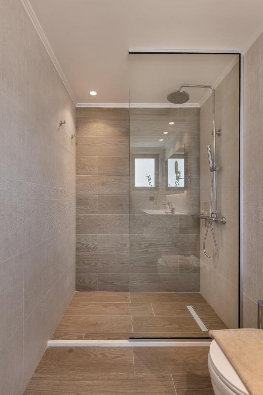 Superior One-Bedroom Apartment image 2