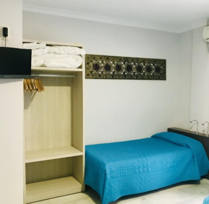 Single Room with Private Bathroom image 2