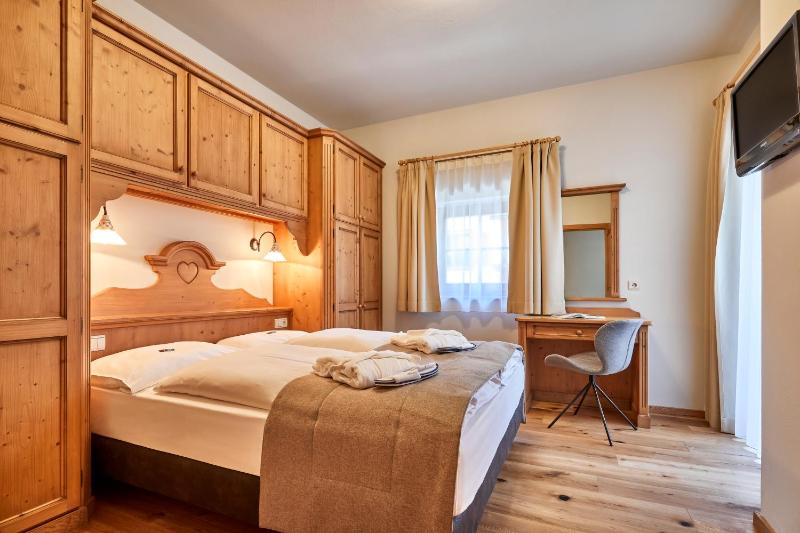 Suite with Mountain View image 3