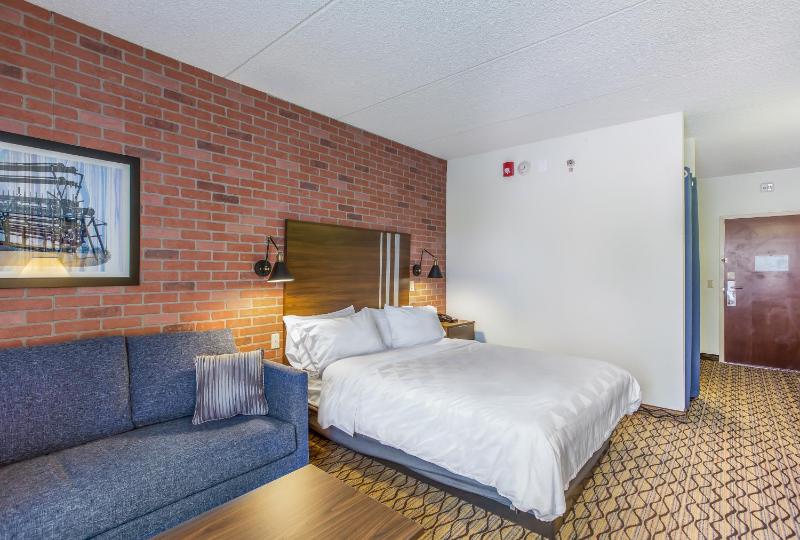 Standard King Room - Non-Smoking  image 4