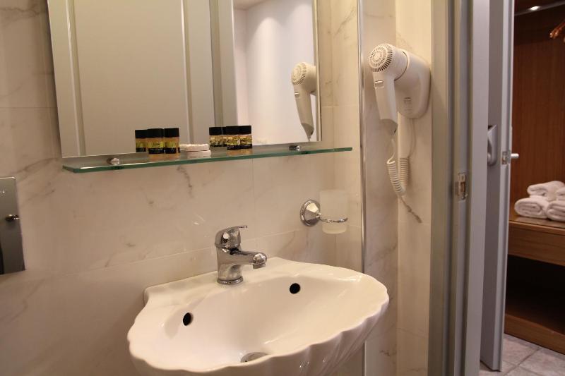 Budget Double Room image 2
