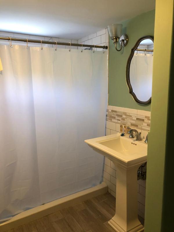 Deluxe King Room with Harbor View image 3