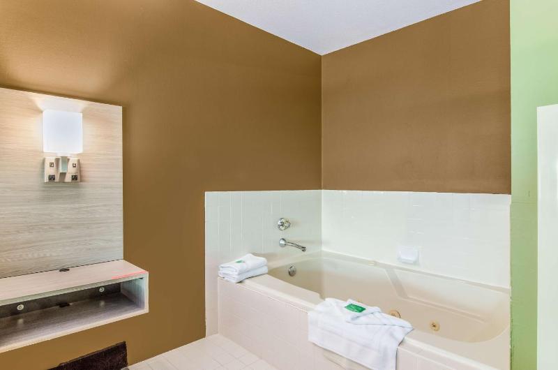 King Suite with Spa Bath - Non-Smoking image 3