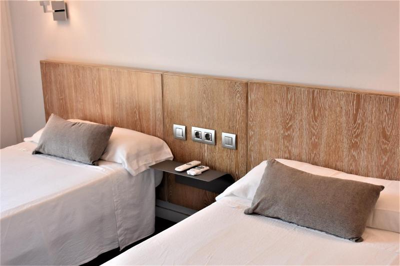 Twin Room image 2