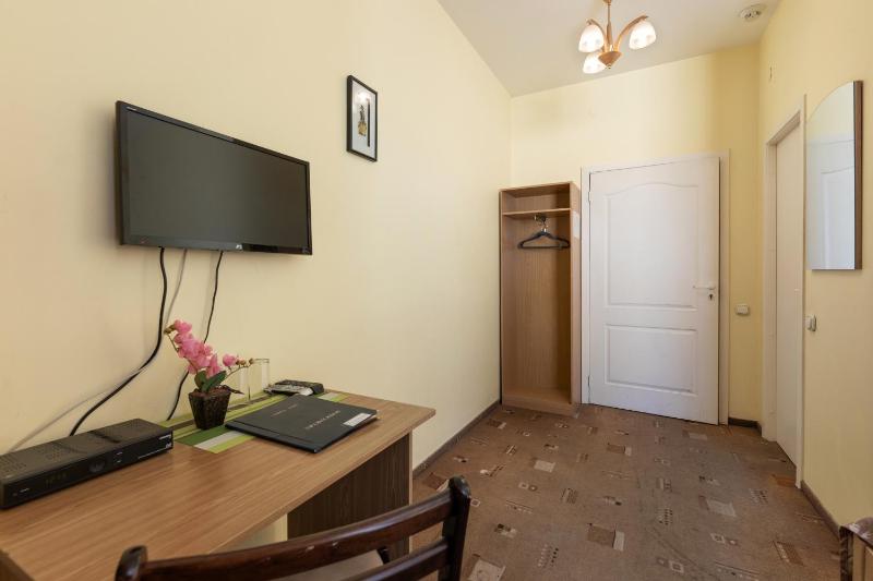 Standard Double Room with Bowling Access image 2