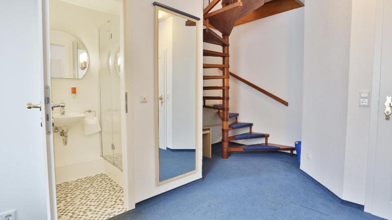 Quadruple Room image 3