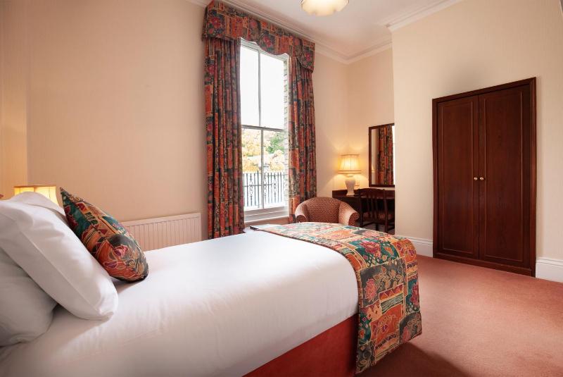 Large Single Room image 3