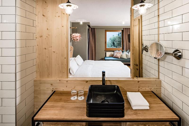 Deluxe Double Room image 3