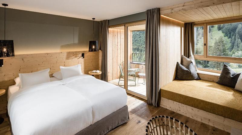 Deluxe Junior Suite image 2