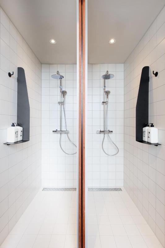 Sleep Cabin with Shared Bathroom image 2