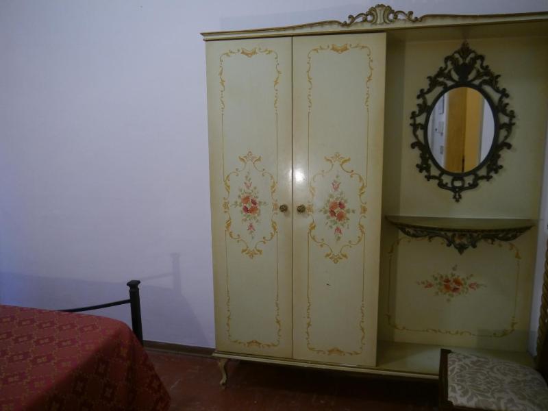 Double Room with Shared Bathroom image 4