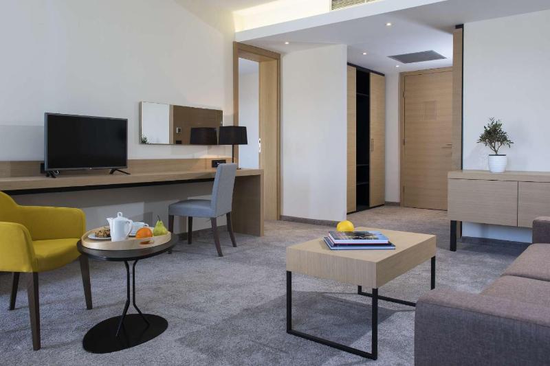 Superior Suite with Seaside Balcony image 3