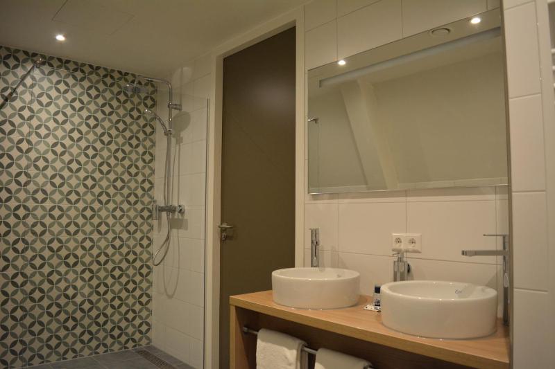 Family Room image 2