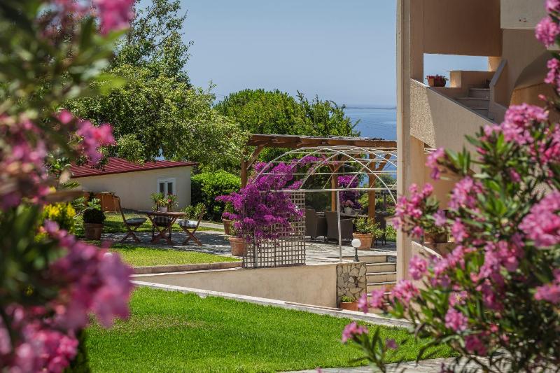 Panorama Fanari studios and apartments - image 10