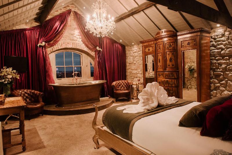 Deluxe Double Room image 2