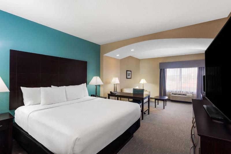 Deluxe King Room - Non-Smoking image 1
