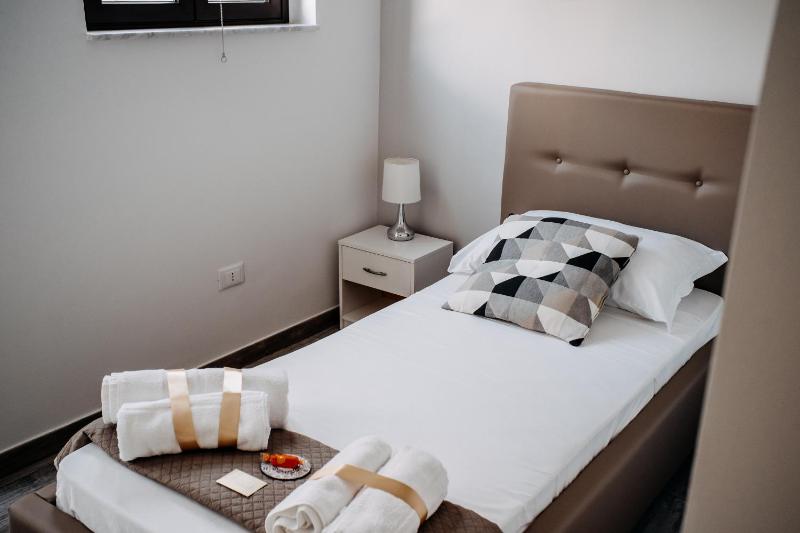 Single Room image 2